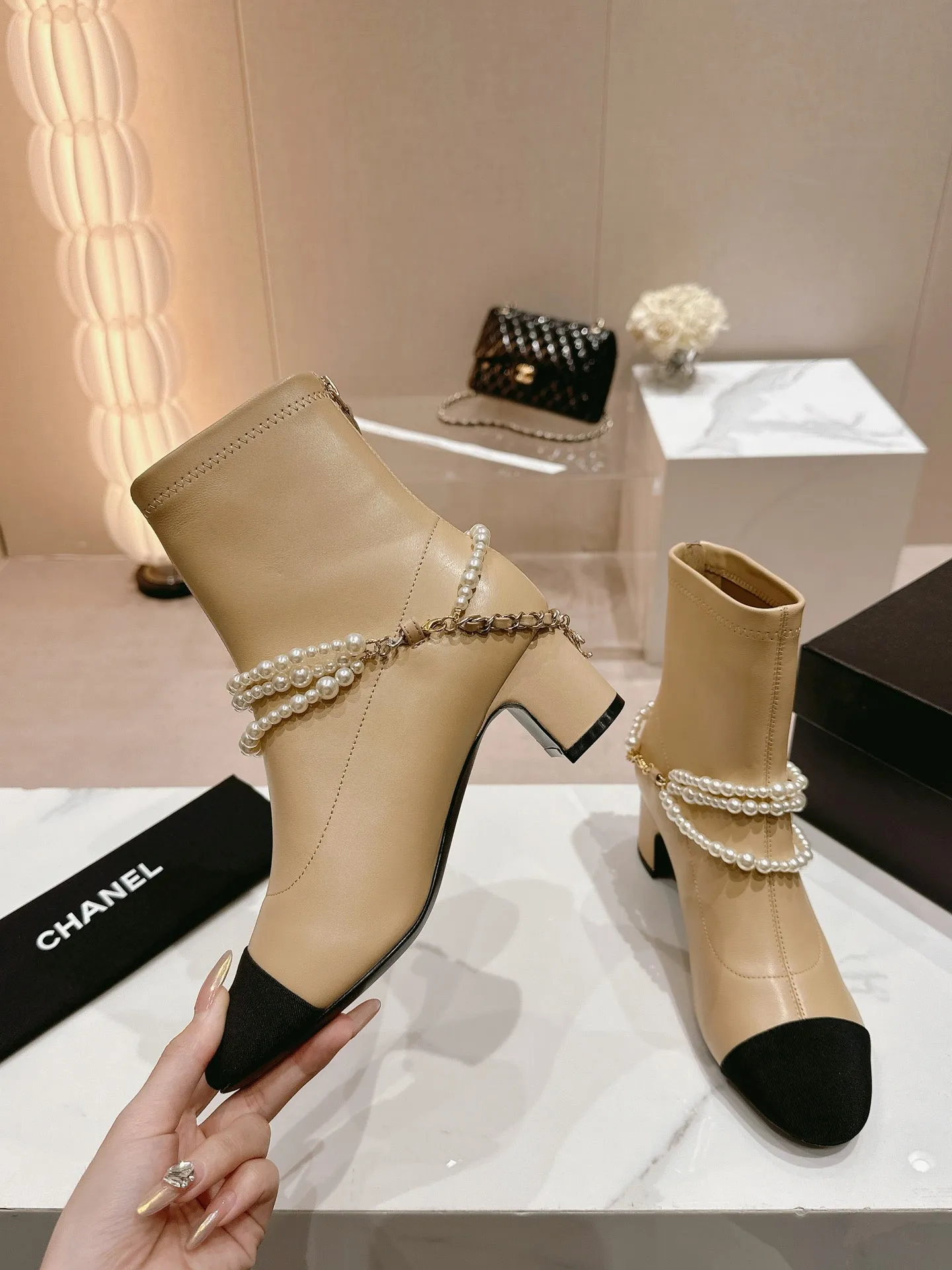 CH  24 autumn and winter new round head thick heel pearl ankle boots