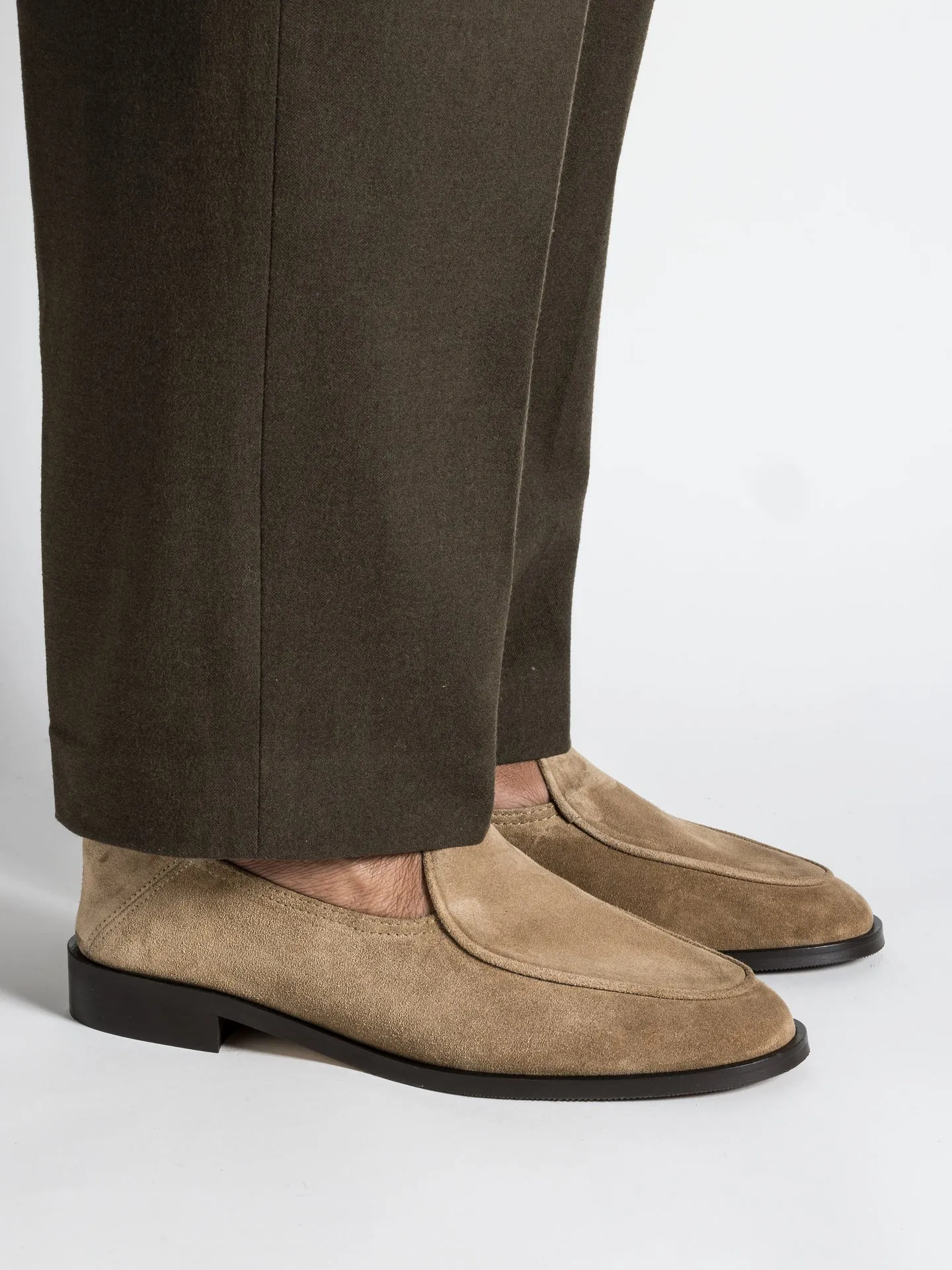 CHRIS EARTH SUEDE