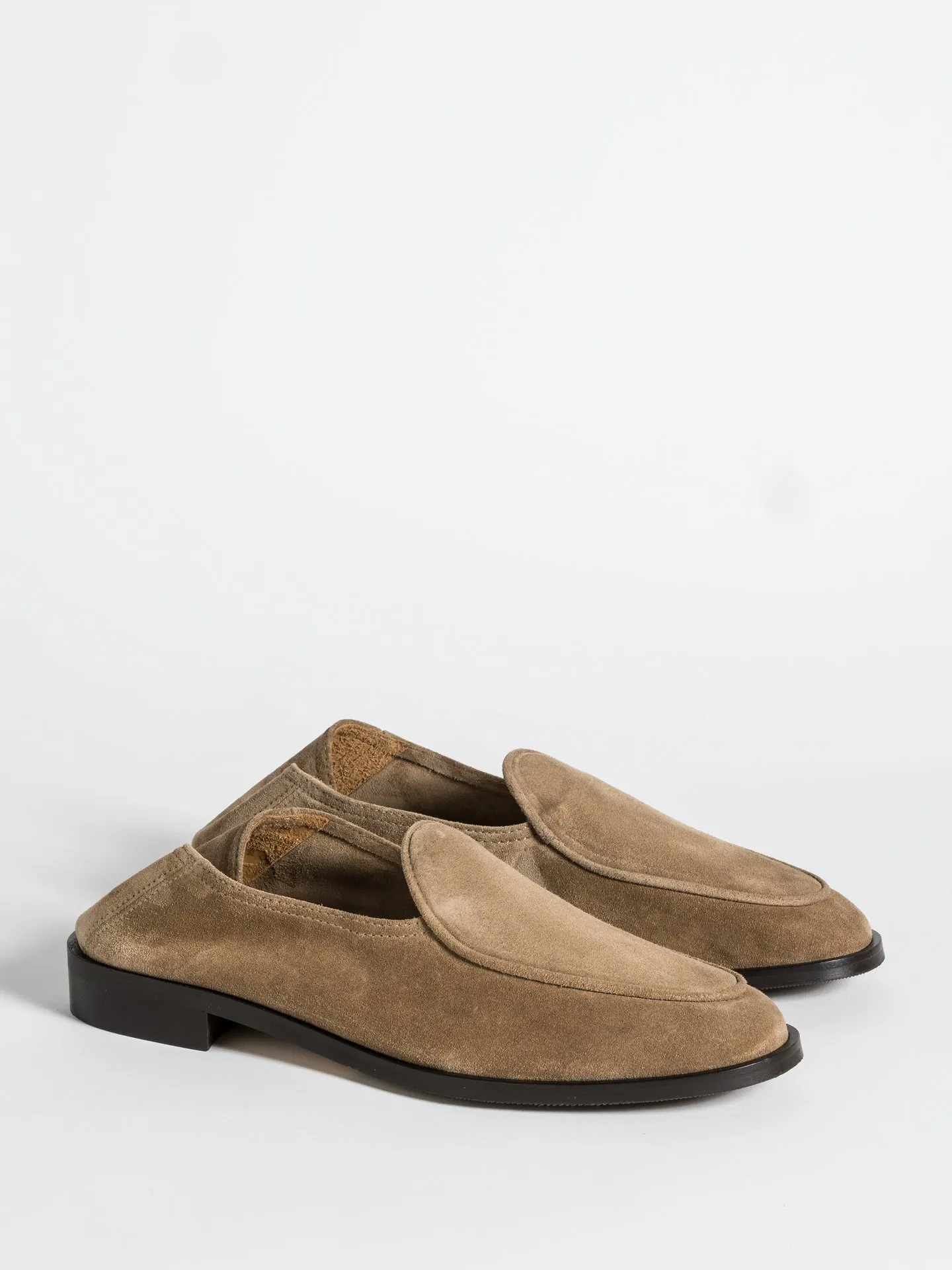 CHRIS EARTH SUEDE