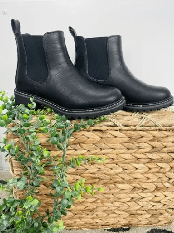 Cider Sippin - Black Boot