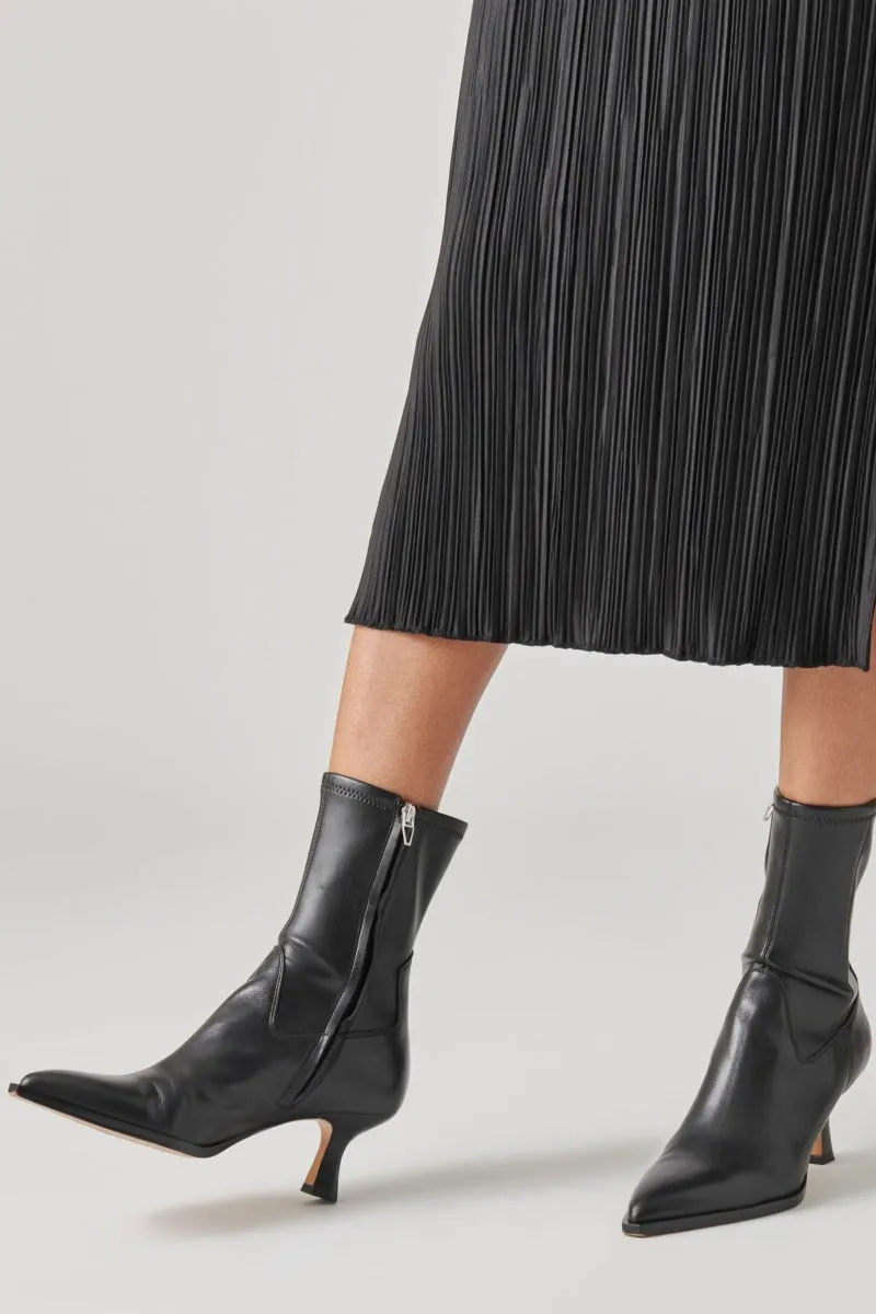 dolce vita - Arya in Black Leather