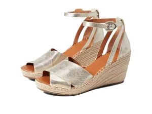 Gentle Souls by Kenneth Cole Women's Charli X Band Buckle Heeled Sandal, Ice, 8