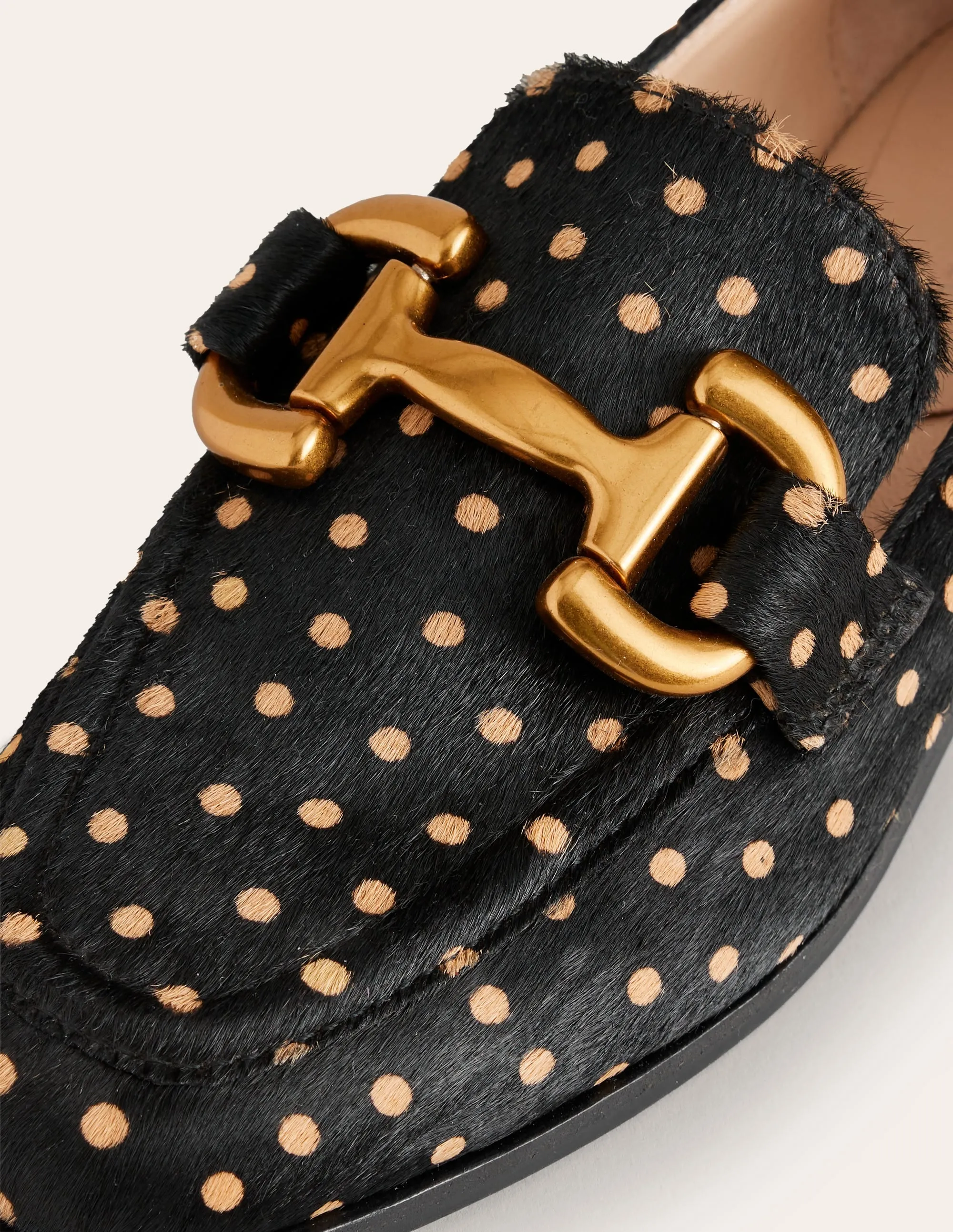 Iris Loafer mit Trensendetail-Schwarz und Kamelbraun Punkte