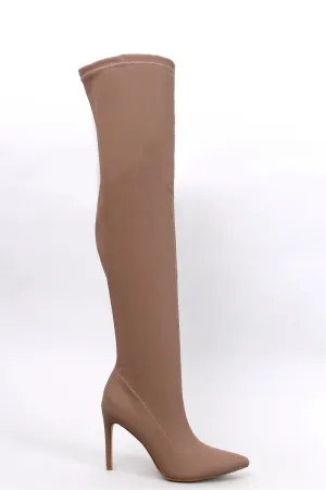 Musketeer boots