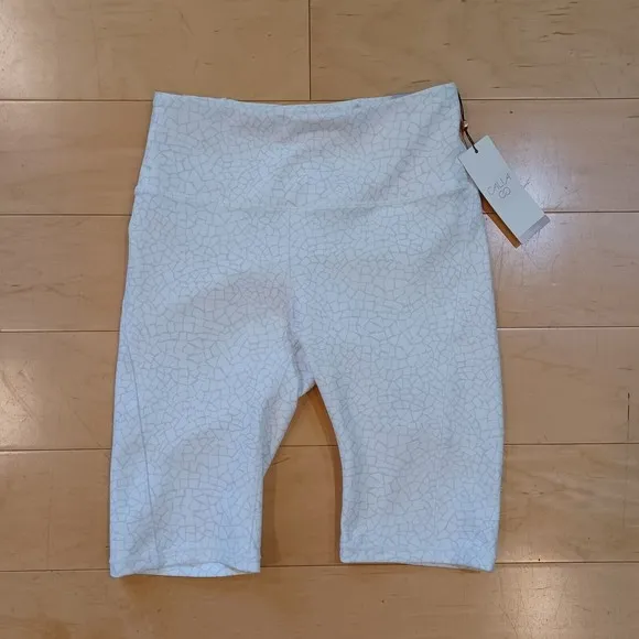 NWT Calia White High Rise Bike Shorts 10” Inseam Fitted Silhouette Size Small